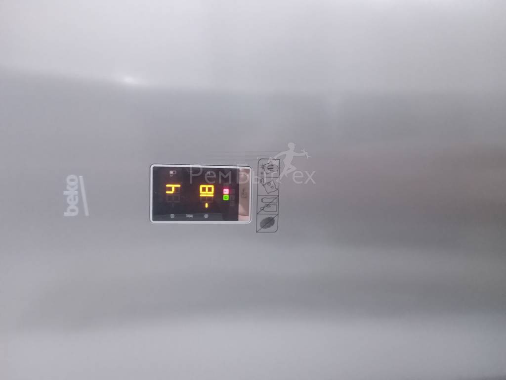 Холодильник beko горит. Холодильник Beko горит красным восклицательный. Beko CMV 529221 W блок управления. Холодильник БЕКО горит лампочка оттаивание. Холодильник Beko CMV 529221 W.