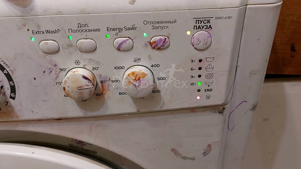 Не сливает стиральная машина индезит причины. Машинка Индезит не сливает воду мигают индикаторы. Ошибка f4 в стиральной машине не сливает воду.