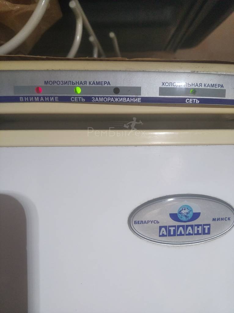 Морозилка атлант горит. Холодильник ATLANT MXM 1704-01. Холодильник Атлант горит красный индикатор. Атлант МХМ 1704 упор задний. Атлант МХМ 1704 запчасти каталог.