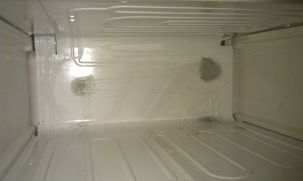 Забудете об этой проблеме: как предотвратить намерзание льда в морозильной камере, полезный лайфхак