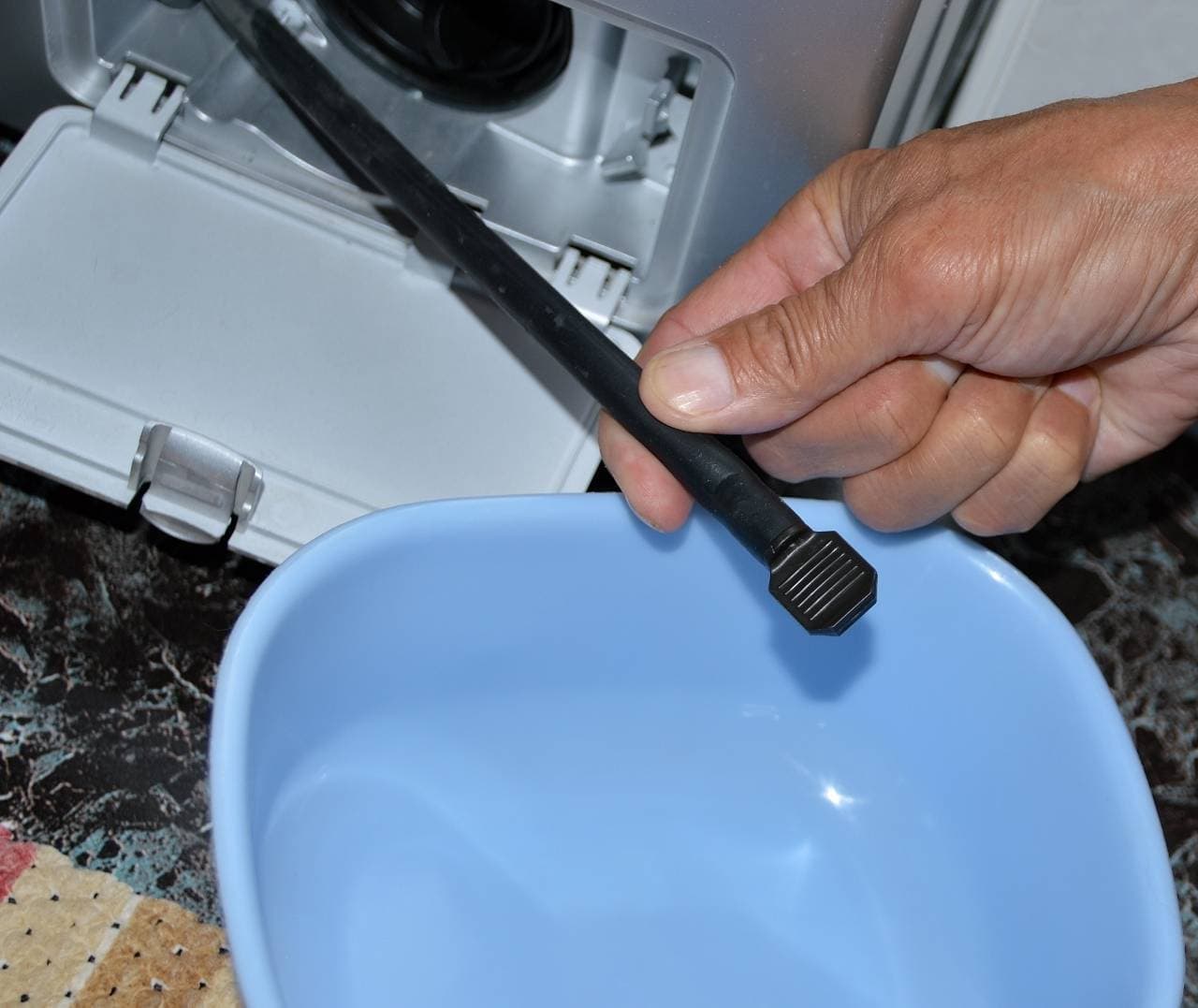 Засорился слив в стиральной машине: что делать и как почистить