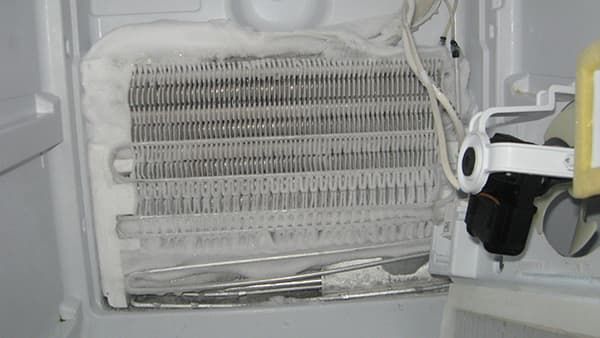 Лед на испарителе холодильника Bosch No Frost