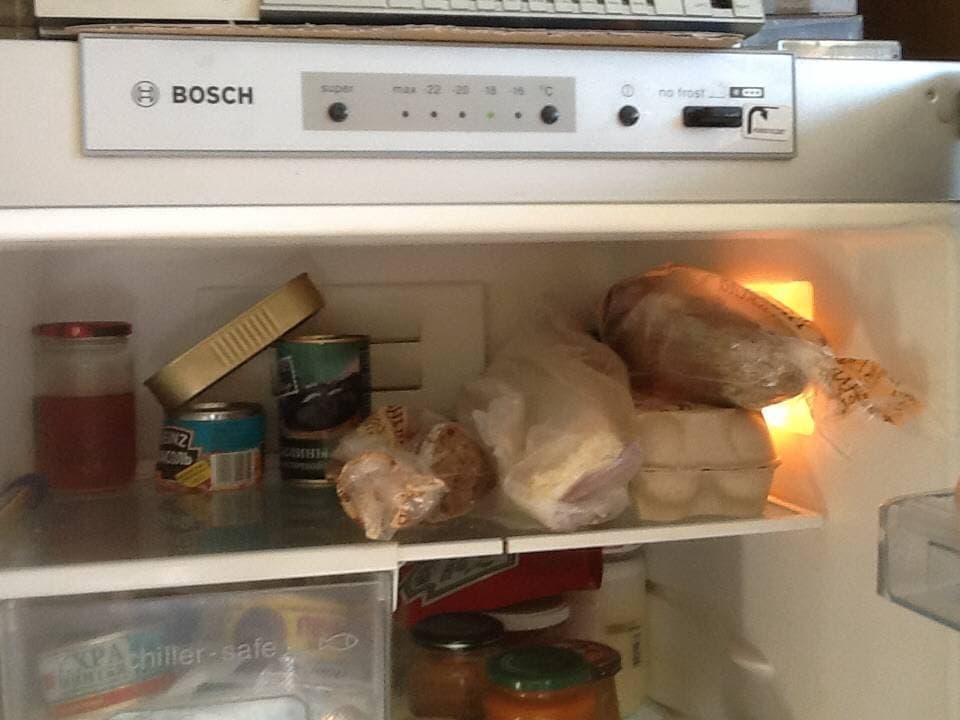 В холодильнике повышена температура