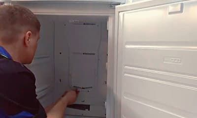 Прикручиваем пластиковую панель