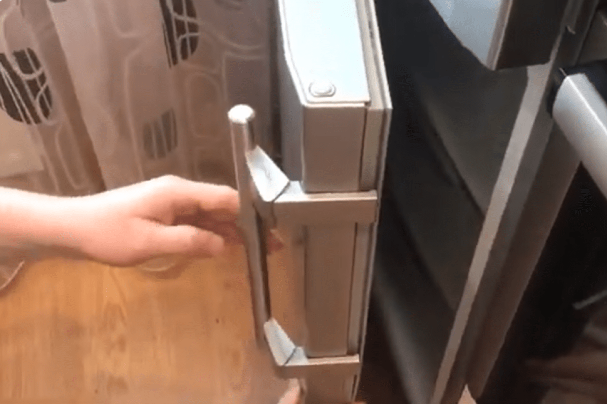 Сломалась  ручка холодильника