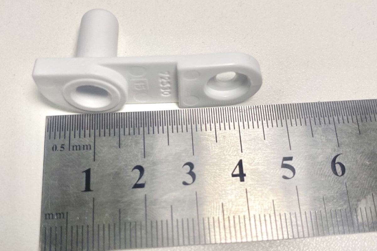 Повреждены  втулки на дверях