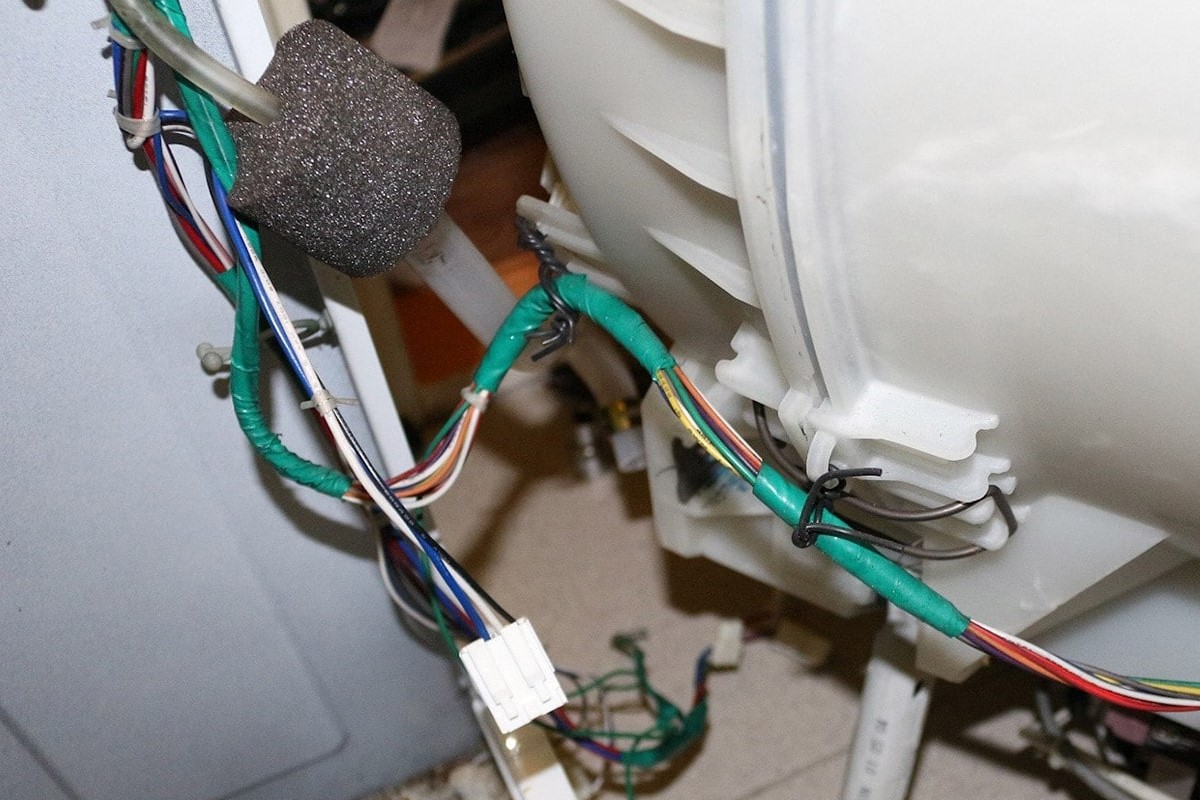 Проводка в цепи заливного клапана