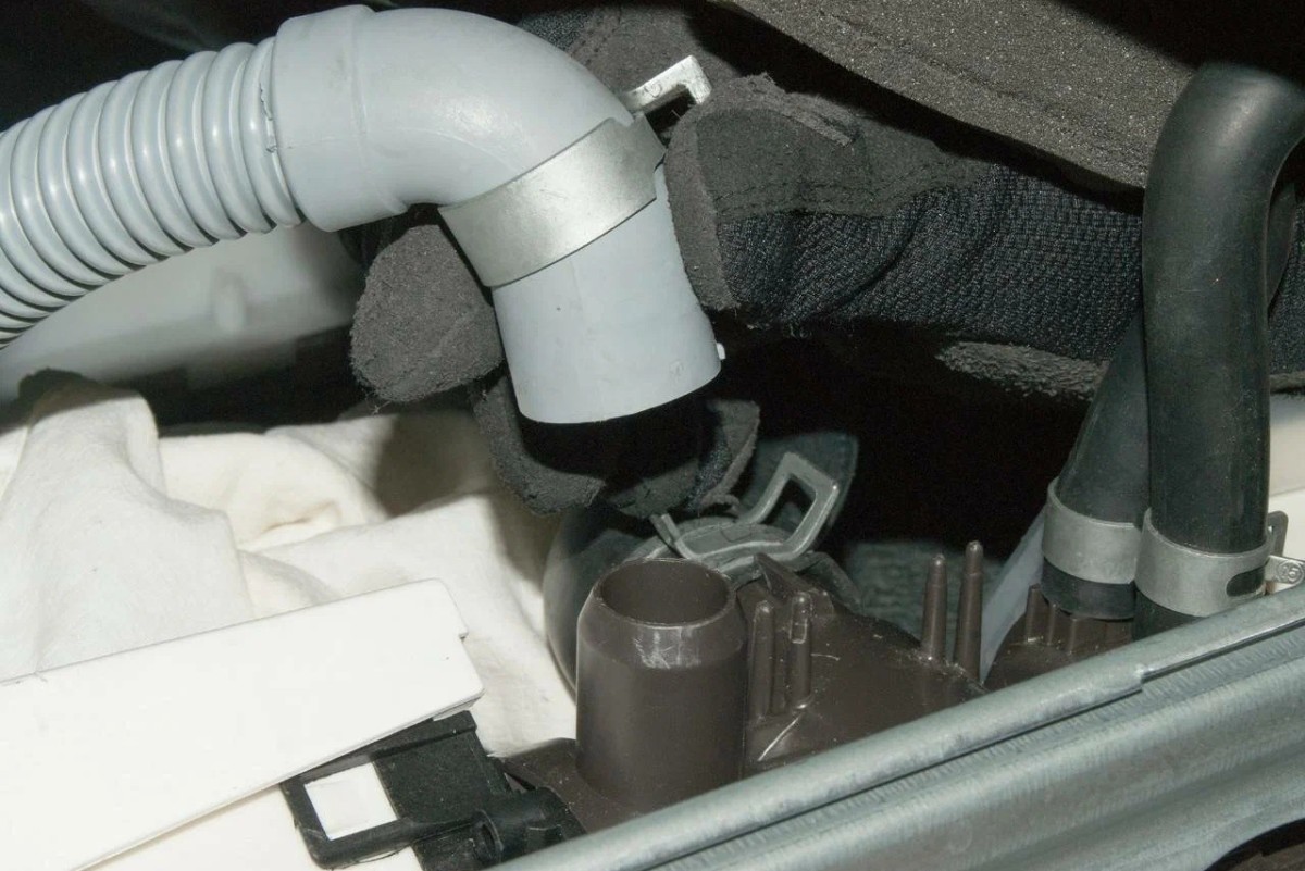 Соединение сливного шланга с насосом