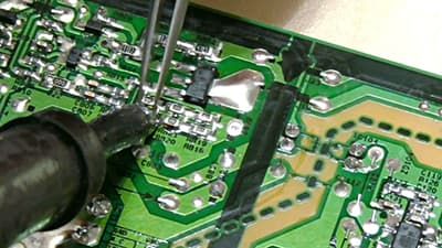 Уменьшаем ток на подсветку ТВ, чтобы она дольше прослужила Выпаиваем резистор для снижения тока на подсветку, это увеличит срок её службы