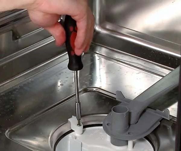 Замена уплотнителя стакана в посудомойке Bosch