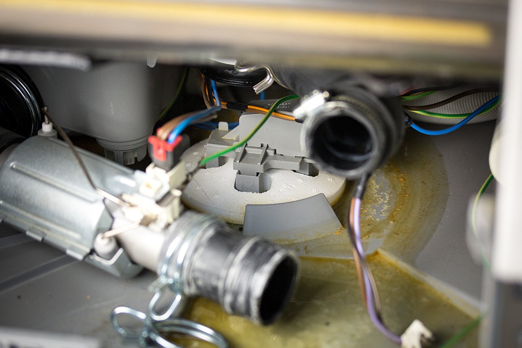 Система Аквастоп в посудомойке ДеЛонги