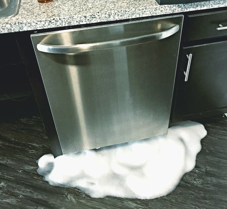 Посудомойка Korting течет