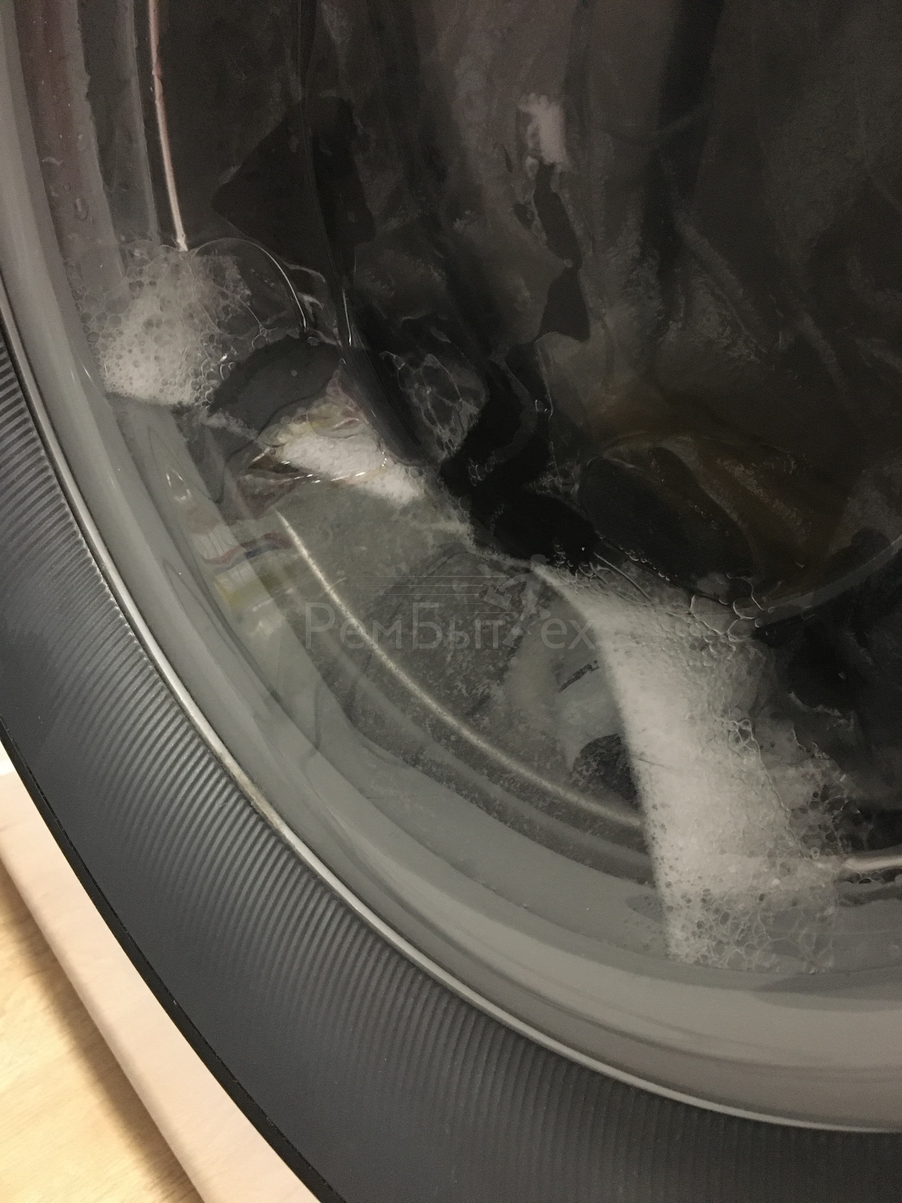 В стиральной машине образуется слишком много пены