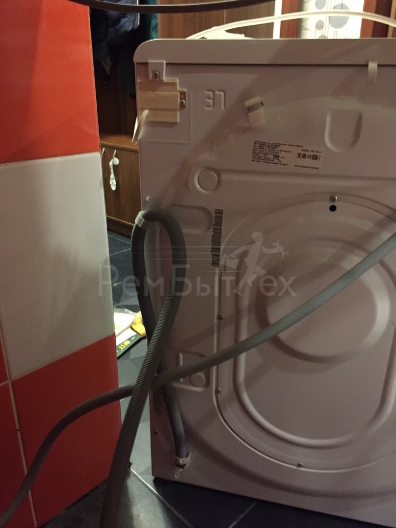 Стиральная машина сразу сливает воду почему