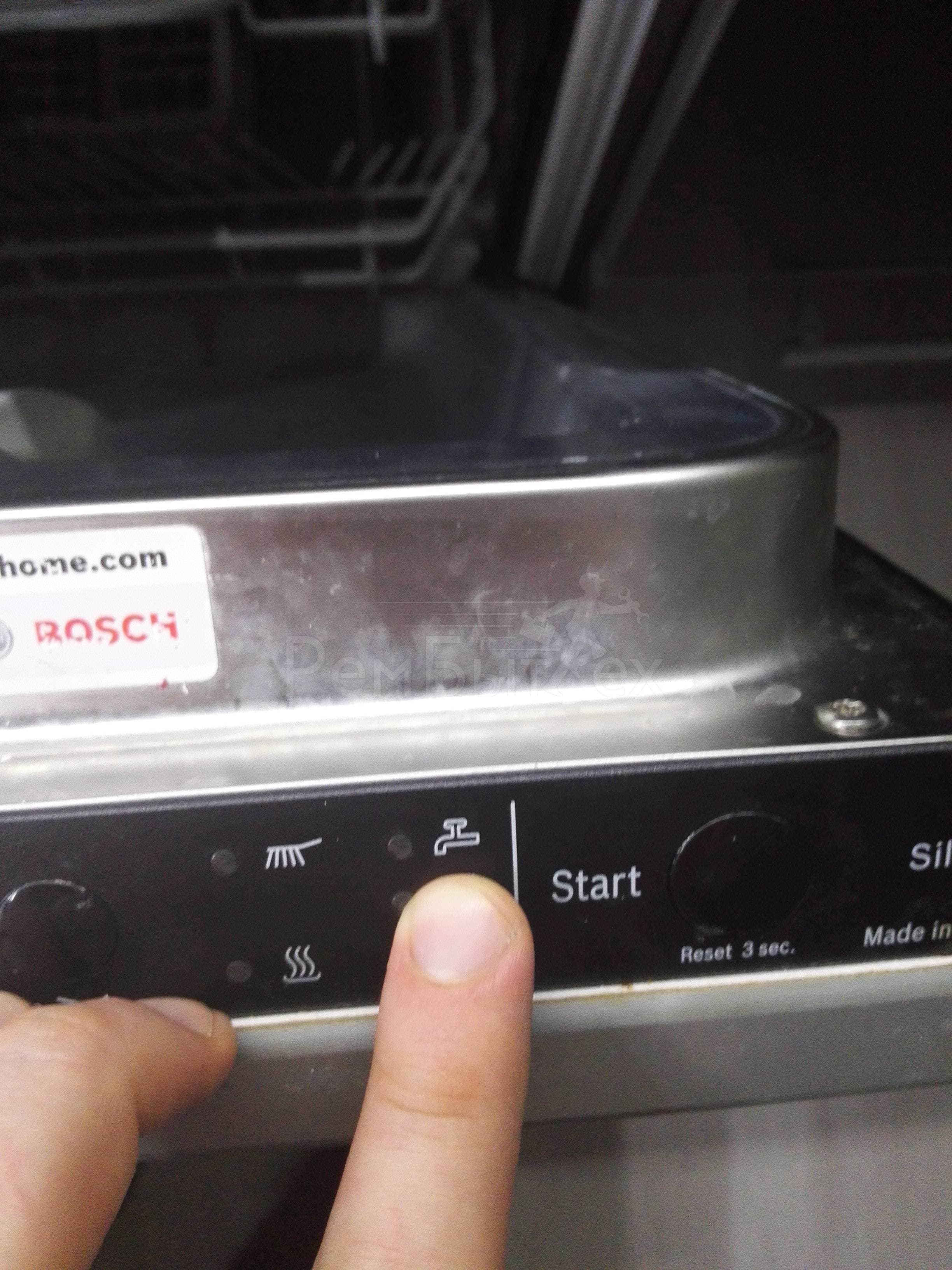 Посудомойка бош мигает. Bosch spv40e10. Посудомоечная машина Bosch spv40e10ru. Spv40e бош посудомойка программы. Кнопка старт ПММ бош.
